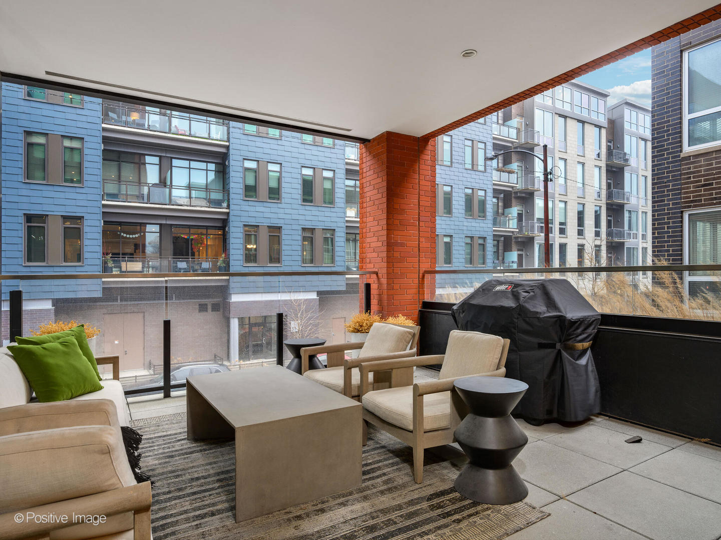1109 West Washington Boulevard, Unit 2C Chicago, IL 60607 - Photo 25 of 40 a building outdoor space with patio furniture