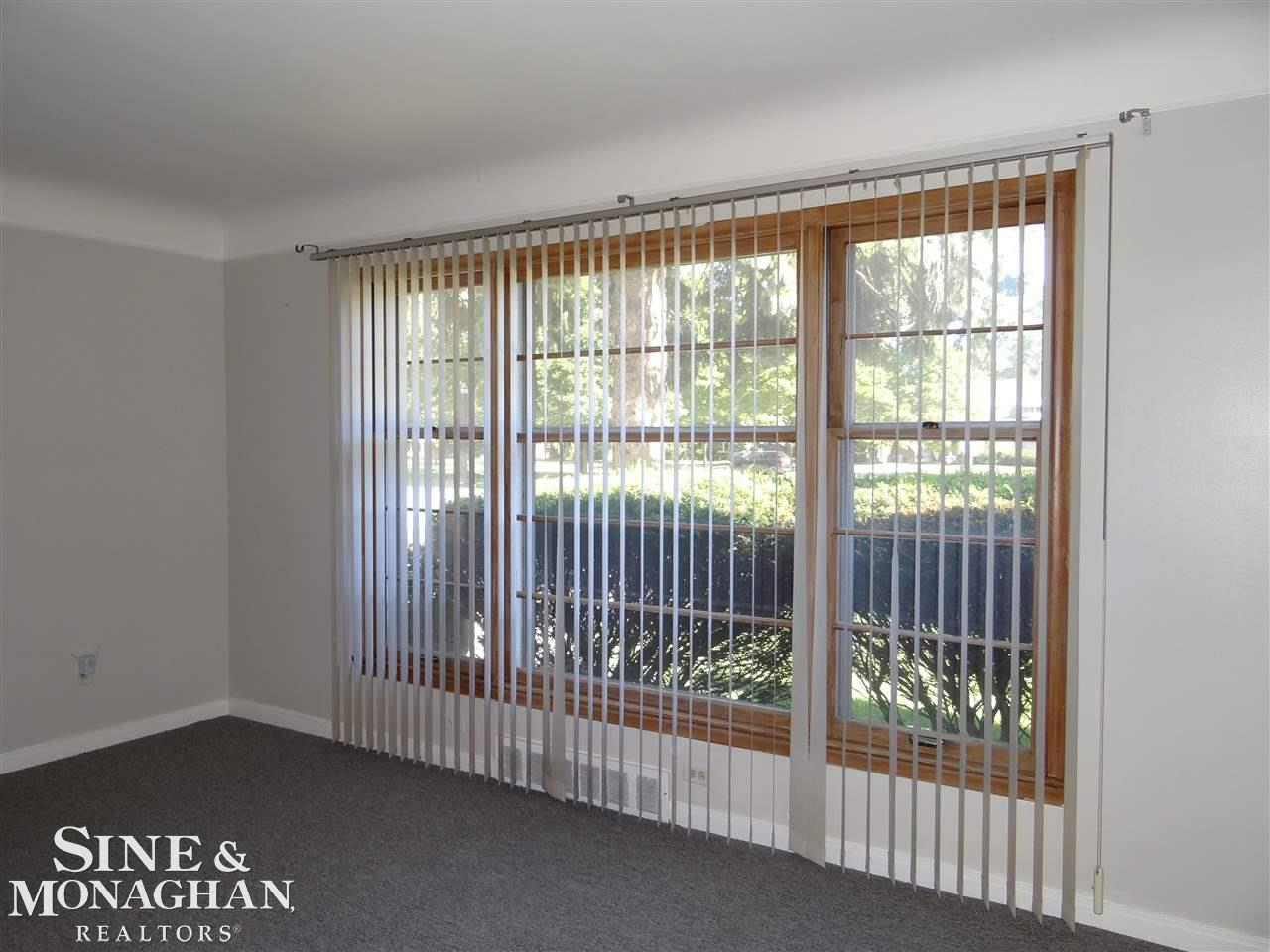 2037 Vernier Road, Unit 2041 VERNIER Grosse Pointe Woods, MI 48236 - Photo 3 of 38