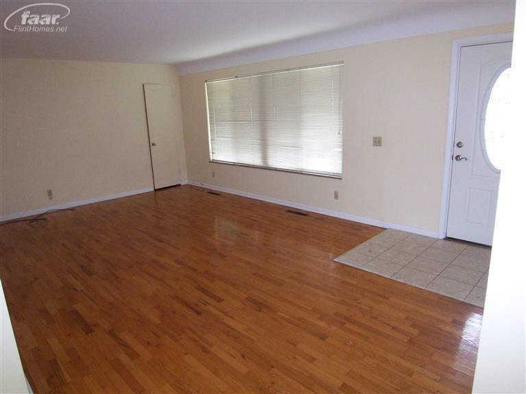 409 Chestnut Street Flushing, MI 48433 - Photo 4 of 7 20112289-3.JPG