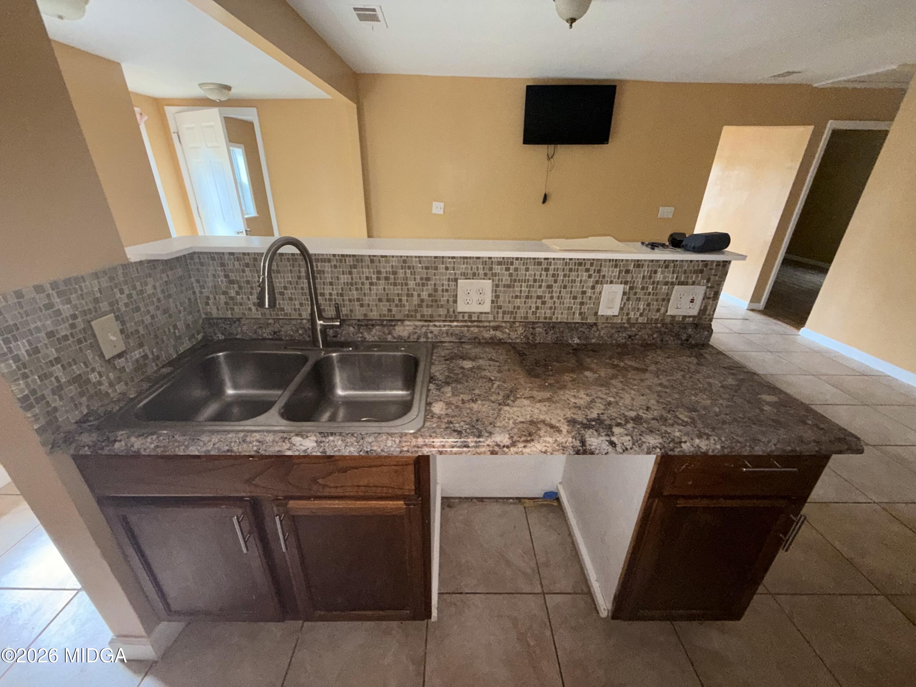 615 Paul Street Macon, GA 31206 - Photo 19 of 24 a view of living room with a sink and couch