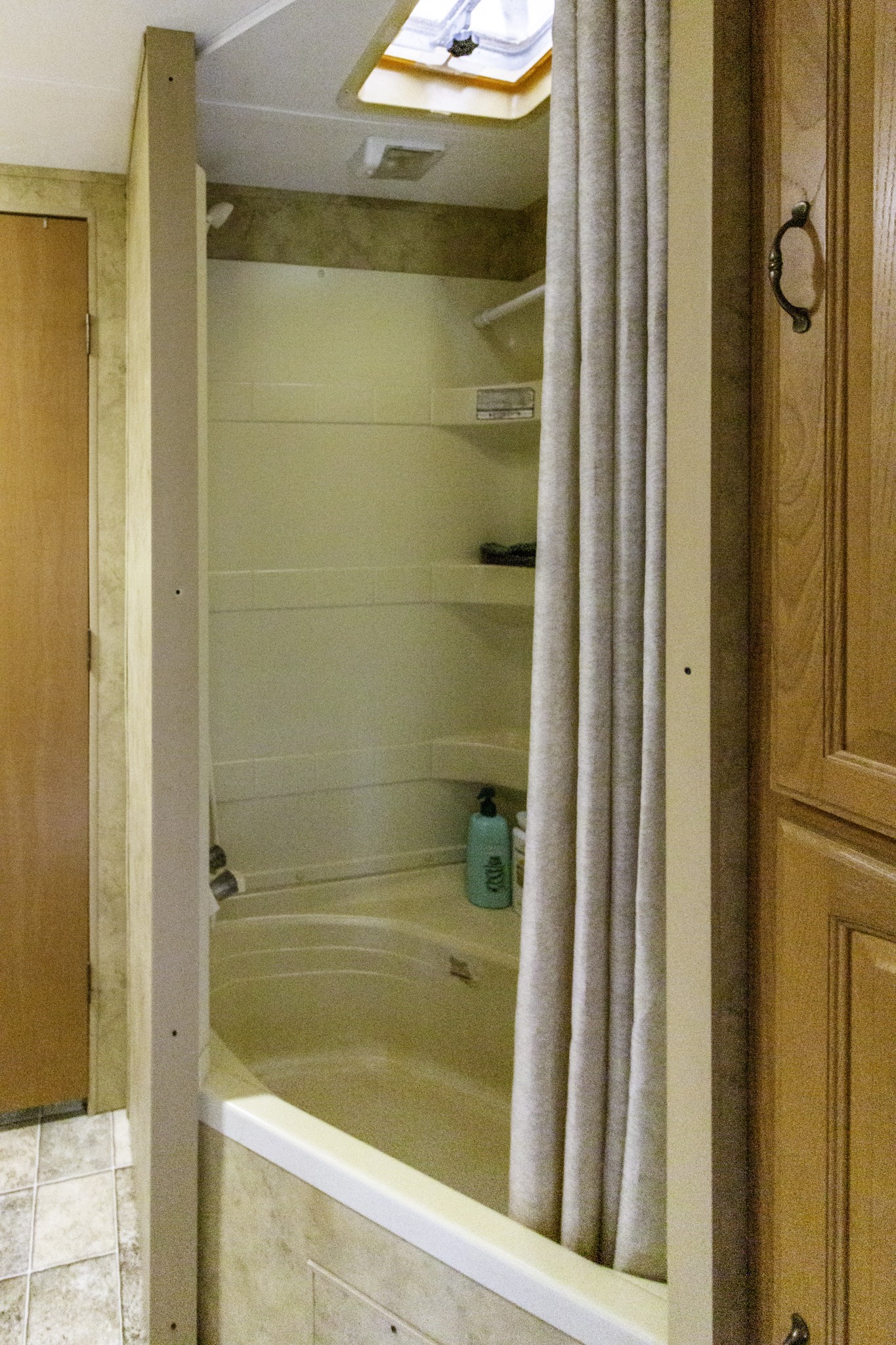 133 Clifton Road Lawrenceburg, TN 38464 - Photo 5 of 27 a bathroom with a shower
