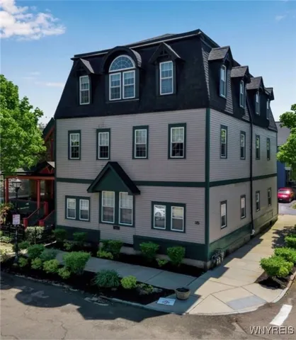 $2,100 | 185 York Street, Unit 1, Buffalo, NY 14213