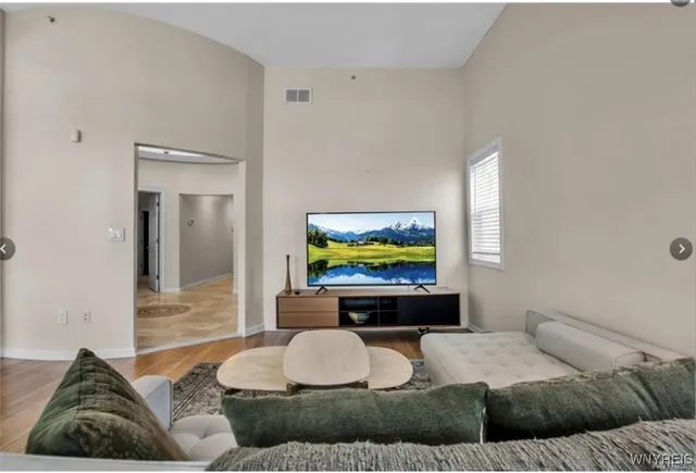 $2,100 | 185 York Street, Unit 1, Buffalo, NY 14213