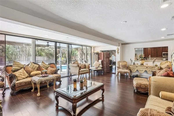 $889,900 | 6054 Marlberry Drive, Orlando, FL 32819