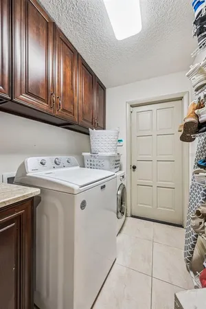 $889,900 | 6054 Marlberry Drive, Orlando, FL 32819