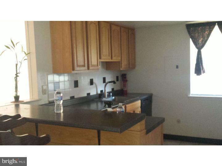 9961 Wingtip Road Philadelphia, PA 19115 - Photo 2 of 11 Kitchen