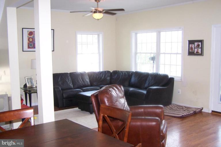 415 Walnut Grove Road Essex, MD 21221 - Photo 12 of 27 Living Room