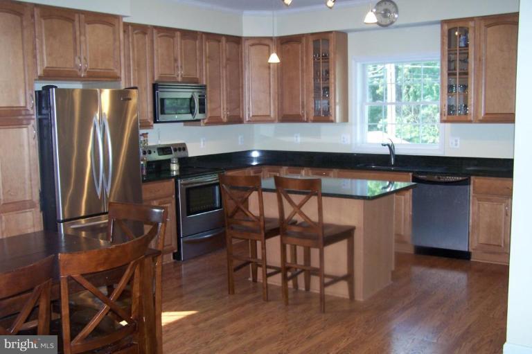 415 Walnut Grove Road Essex, MD 21221 - Photo 18 of 27 Kitchen