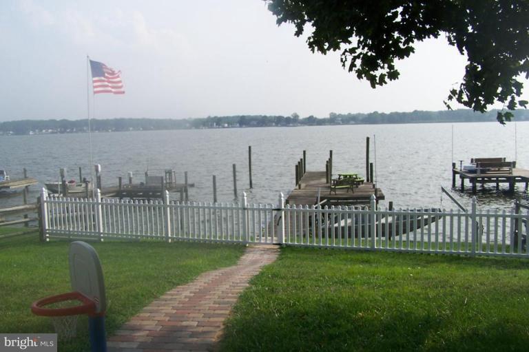 415 Walnut Grove Road Essex, MD 21221 - Photo 25 of 27 Back yard