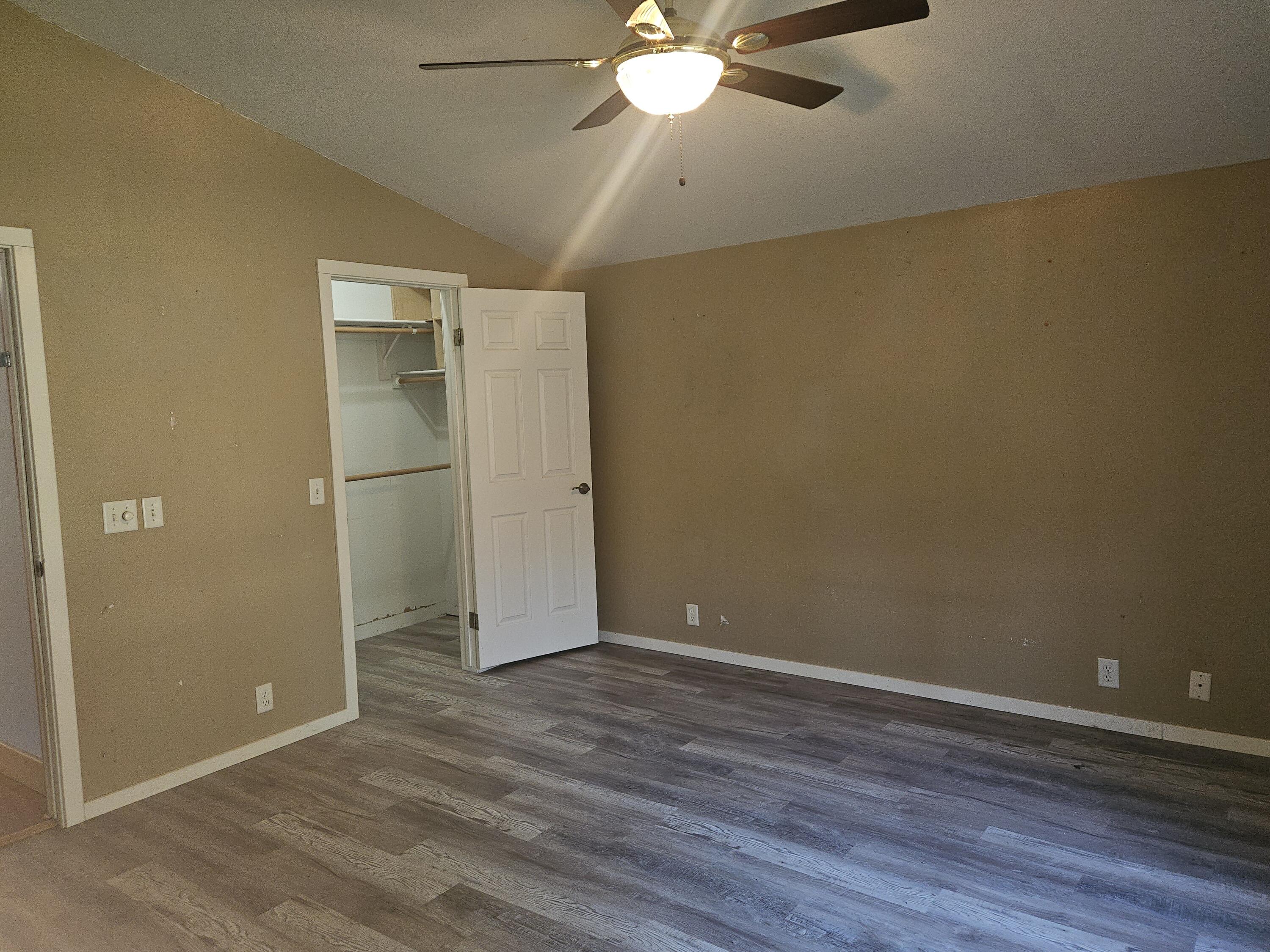 18015 Freight Rd Lane Klamath Falls, OR 97601 - Photo 12 of 24 11. Primary bedroom