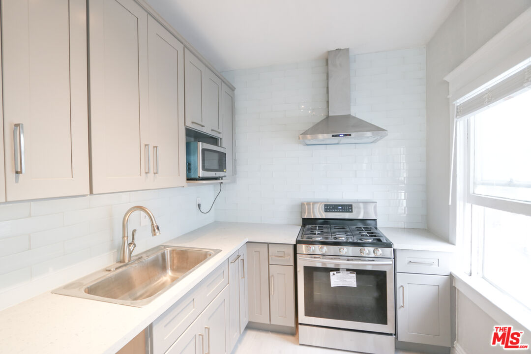 328 West 8th Street Long Beach, CA 90813 - Photo 8 of 13