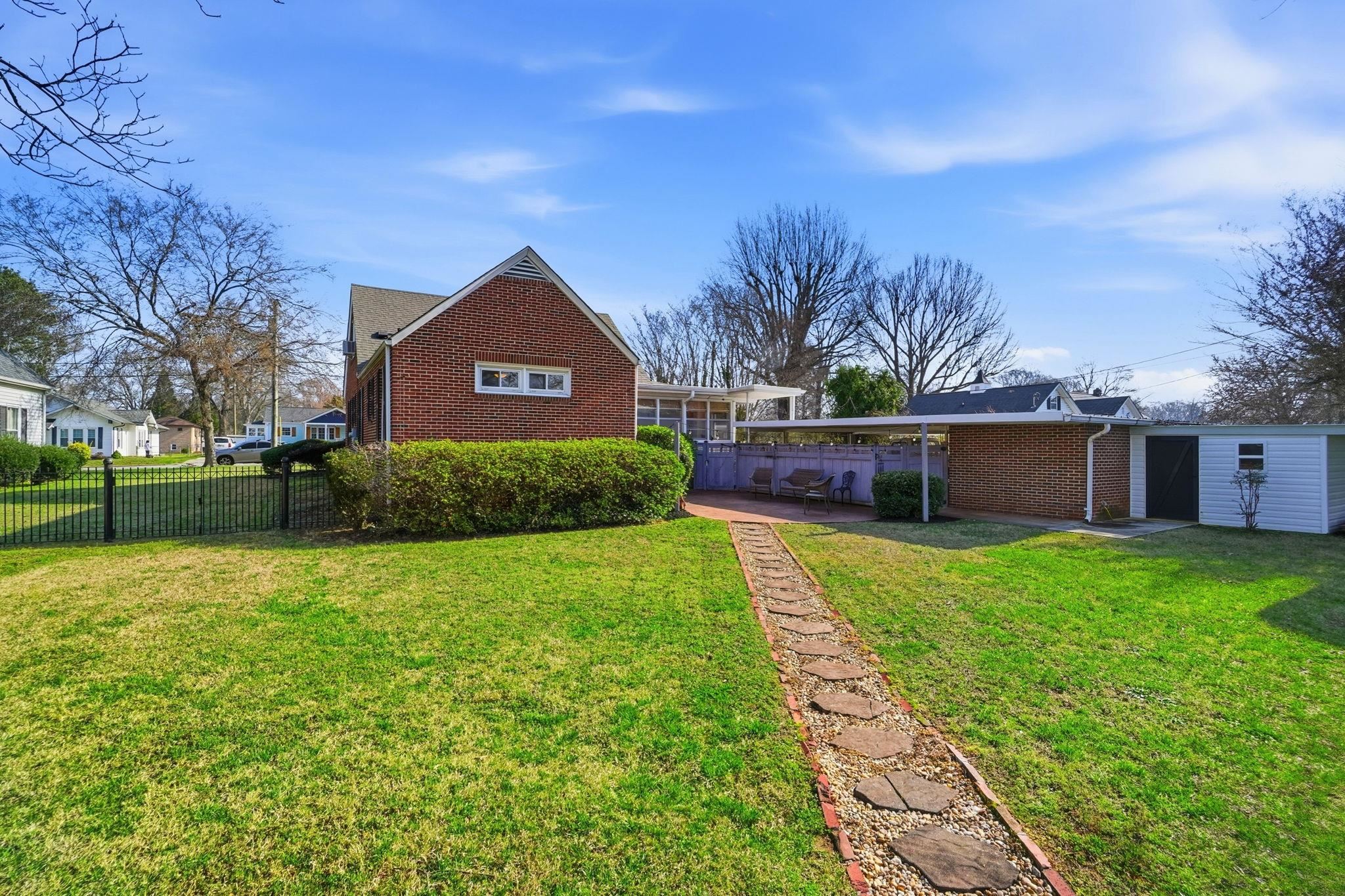 208 East Fairview Avenue Gaffney, SC 29340 - Photo 5 of 43