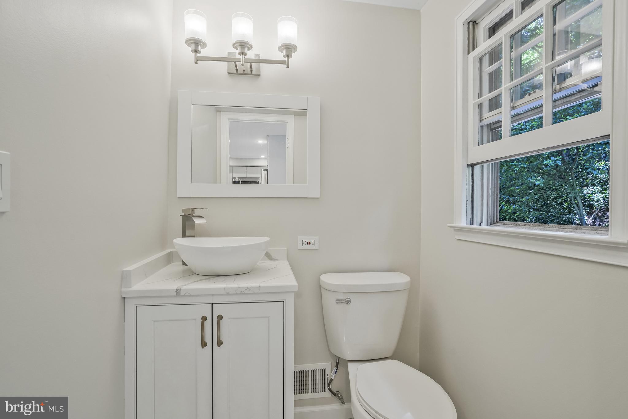 6910 Spur Road Springfield, VA 22153 - Photo 20 of 59 Half Bath off of kitchen