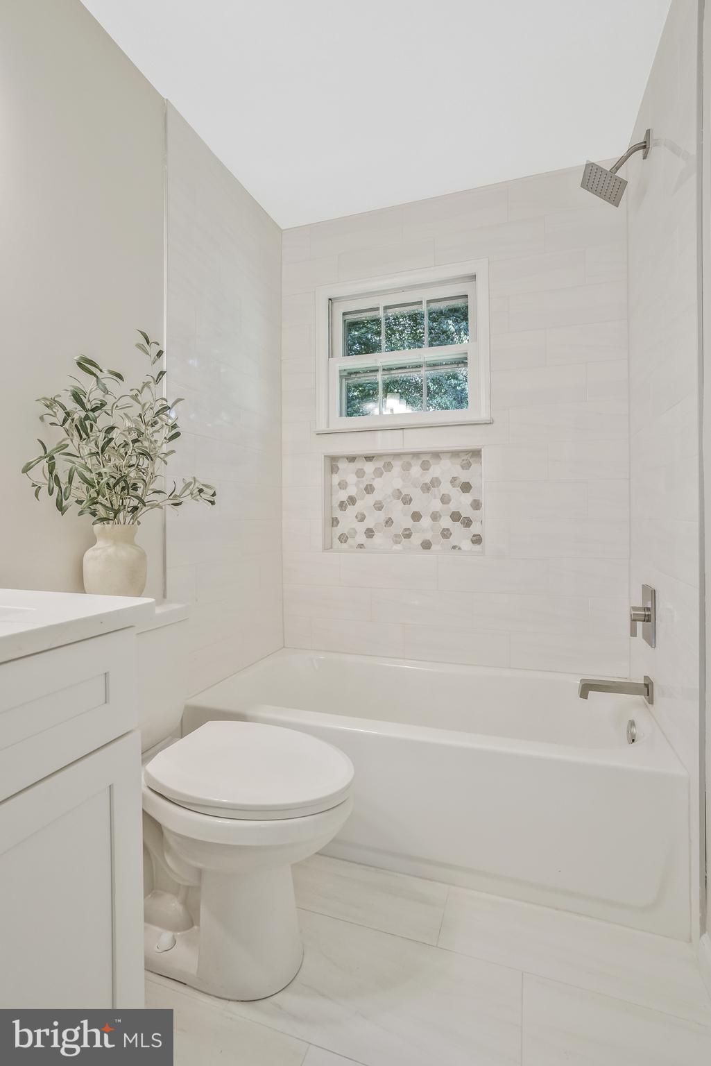 6910 Spur Road Springfield, VA 22153 - Photo 34 of 59 Hall Bath
