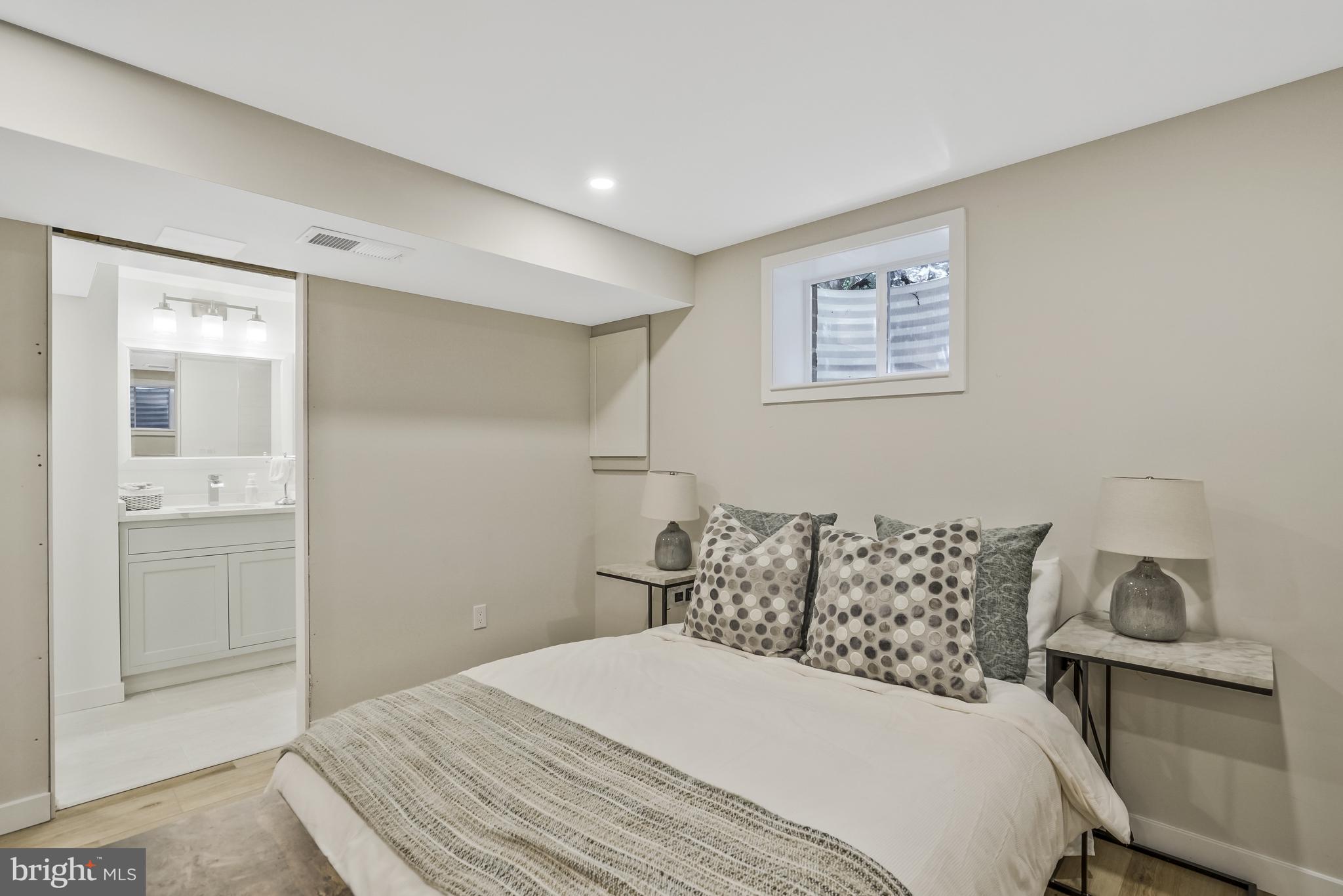 6910 Spur Road Springfield, VA 22153 - Photo 45 of 59 Bedroom 5 with ensuite bathroom