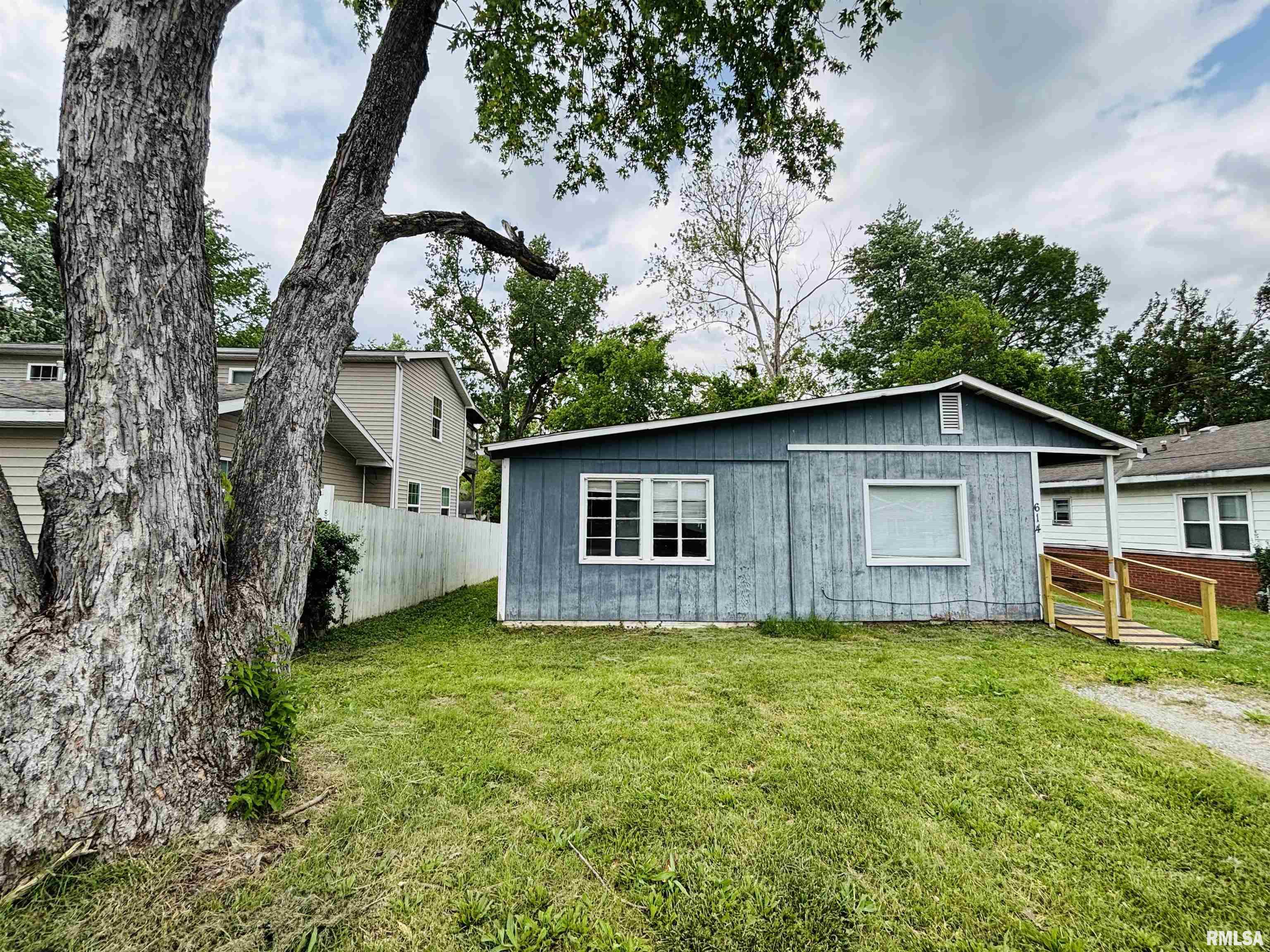 614 West Rigdon Street Carbondale, IL 62901 - Photo 1 of 13 Gallery Image 1