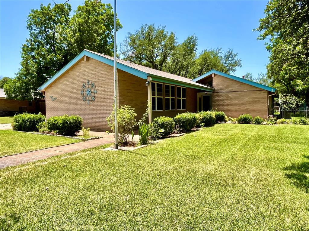 416 Jones Street Hamilton, TX 76531 - Photo 2 of 40