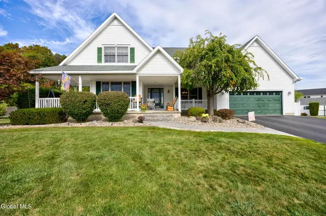 $699,900 | 11 Belleauwood Circle, Colonie, NY 12189