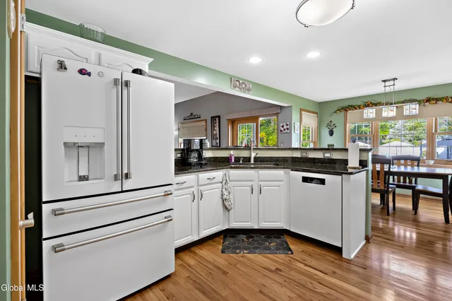 $699,900 | 11 Belleauwood Circle, Colonie, NY 12189