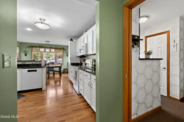 $699,900 | 11 Belleauwood Circle, Colonie, NY 12189