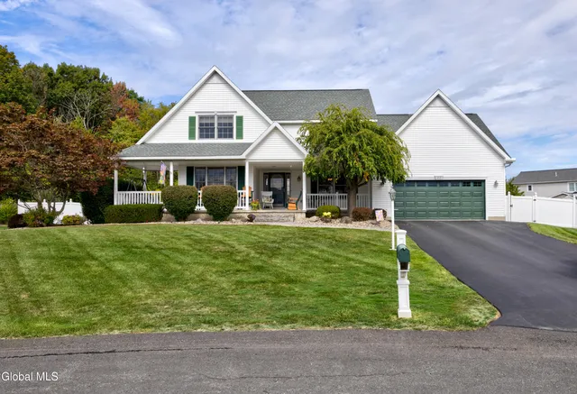 $699,900 | 11 Belleauwood Circle, Colonie, NY 12189