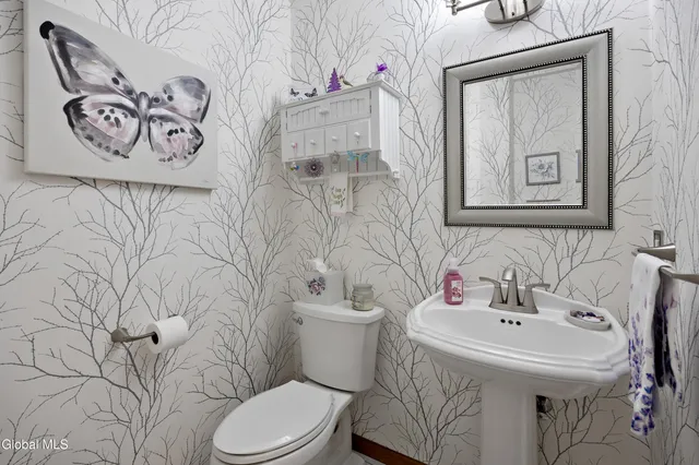 $699,900 | 11 Belleauwood Circle, Colonie, NY 12189