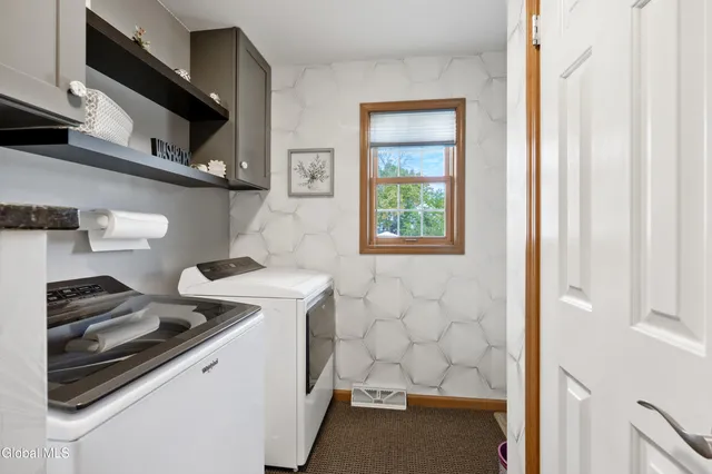 $699,900 | 11 Belleauwood Circle, Colonie, NY 12189