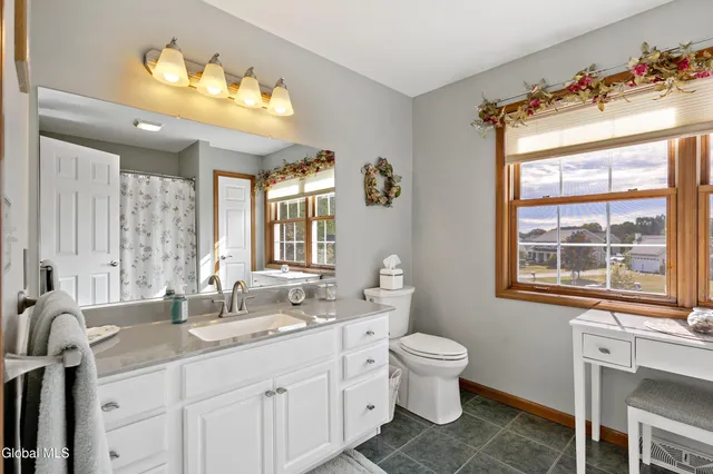 $699,900 | 11 Belleauwood Circle, Colonie, NY 12189