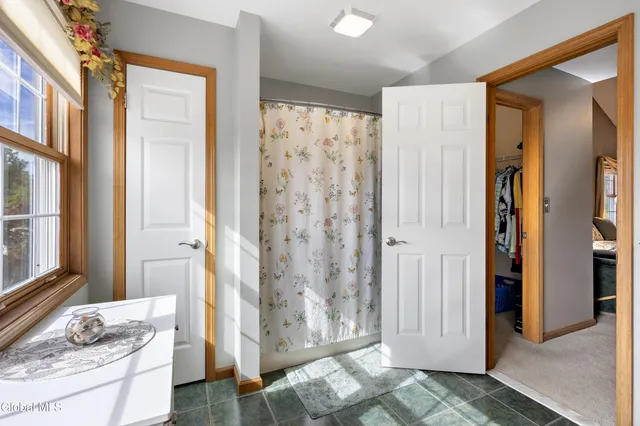 $699,900 | 11 Belleauwood Circle, Colonie, NY 12189