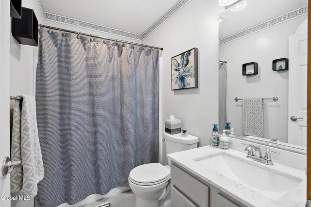 $699,900 | 11 Belleauwood Circle, Colonie, NY 12189