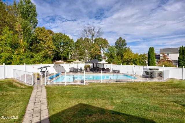 $699,900 | 11 Belleauwood Circle, Colonie, NY 12189