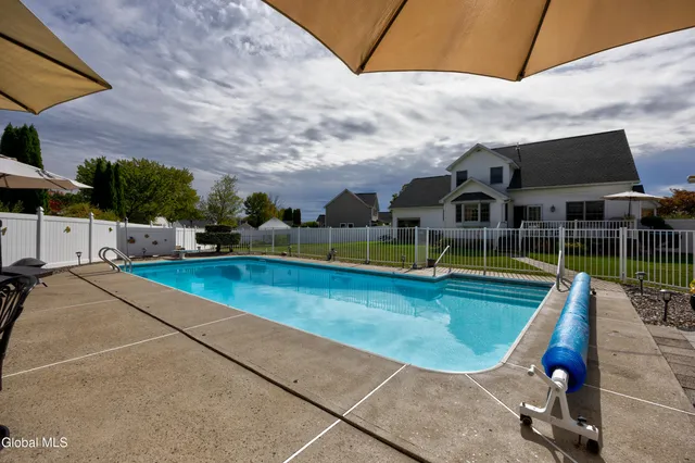 $699,900 | 11 Belleauwood Circle, Colonie, NY 12189