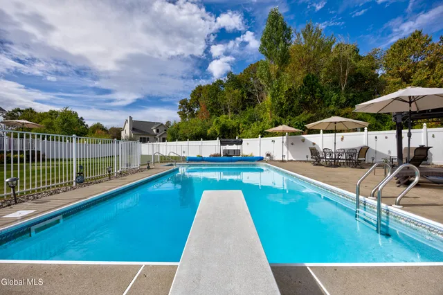 $699,900 | 11 Belleauwood Circle, Colonie, NY 12189