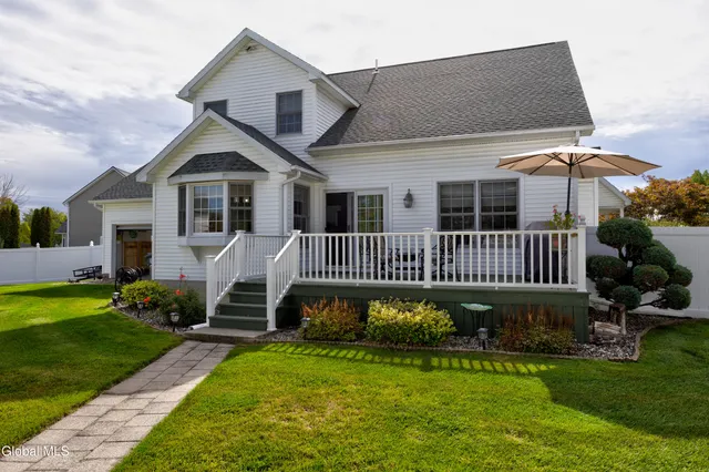 $699,900 | 11 Belleauwood Circle, Colonie, NY 12189