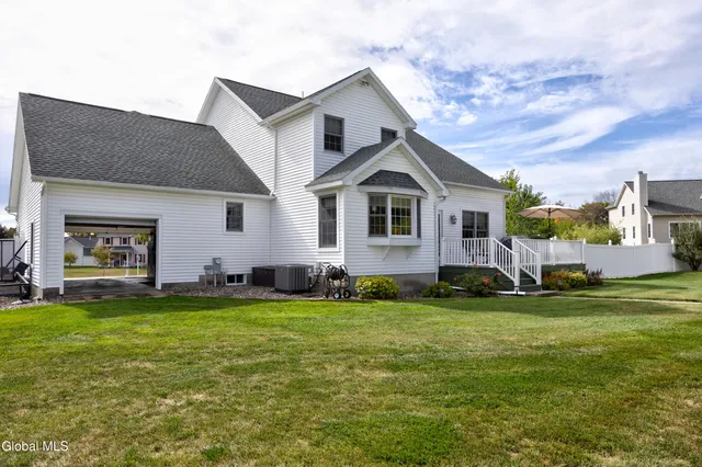 $699,900 | 11 Belleauwood Circle, Colonie, NY 12189