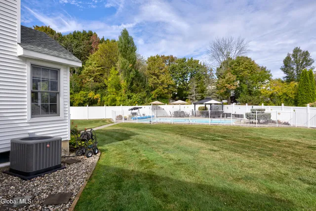 $699,900 | 11 Belleauwood Circle, Colonie, NY 12189