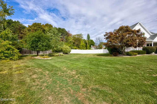 $699,900 | 11 Belleauwood Circle, Colonie, NY 12189