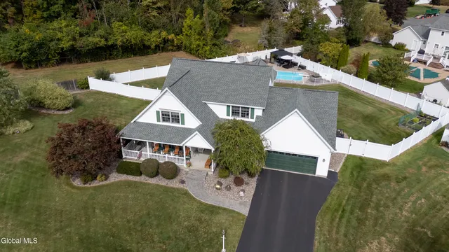 $699,900 | 11 Belleauwood Circle, Colonie, NY 12189