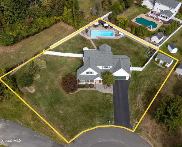 $699,900 | 11 Belleauwood Circle, Colonie, NY 12189