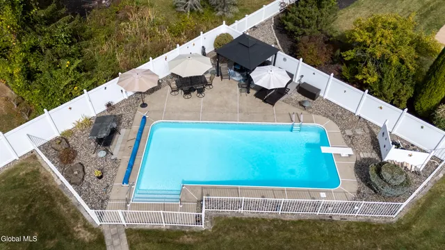 $699,900 | 11 Belleauwood Circle, Colonie, NY 12189