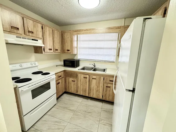 $2,400 | 3605 Northwest 187th Street, Miami Gardens, FL 33056