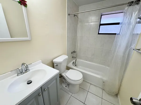 $2,400 | 3605 Northwest 187th Street, Miami Gardens, FL 33056