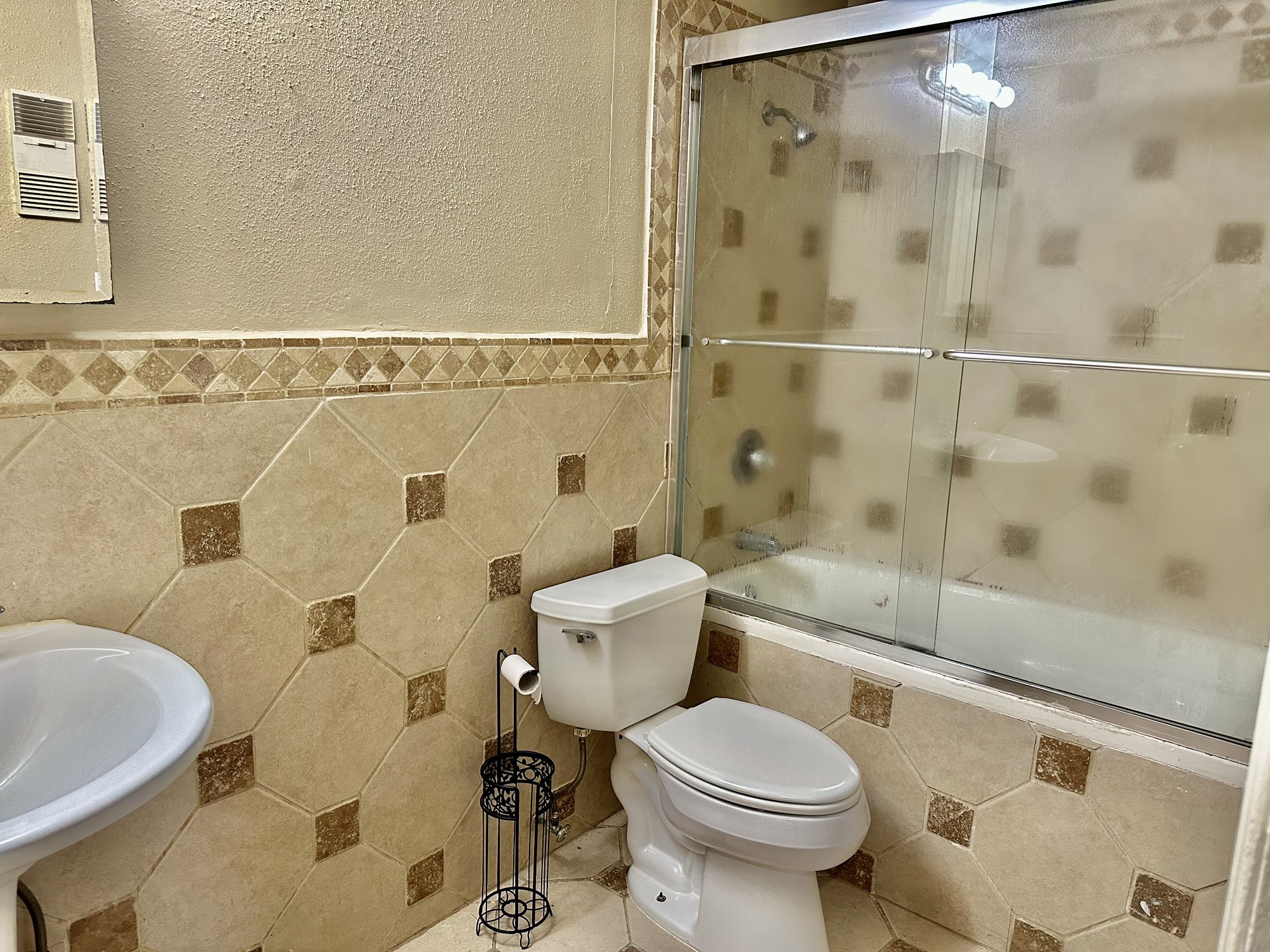 2750 Holly Hall Street, Unit 703 Houston, TX 77054 - Photo 11 of 20 Bathroom with jetted/soaker tub and glass enclosure.