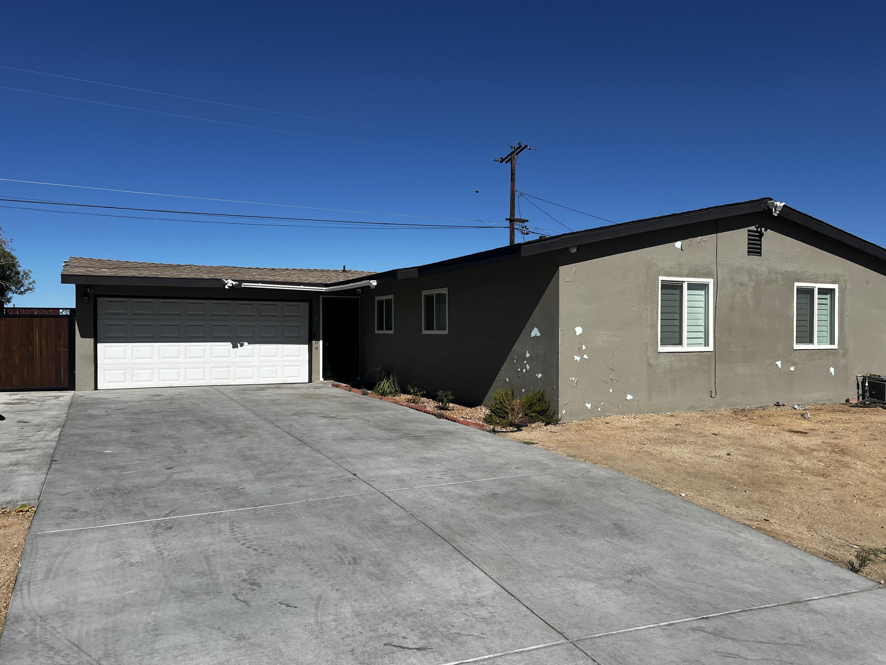 15104 Condor Road Victorville, CA 92394 - Photo 1 of 4 unnamed