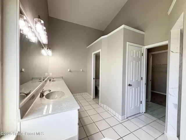 a bathroom with a toilet