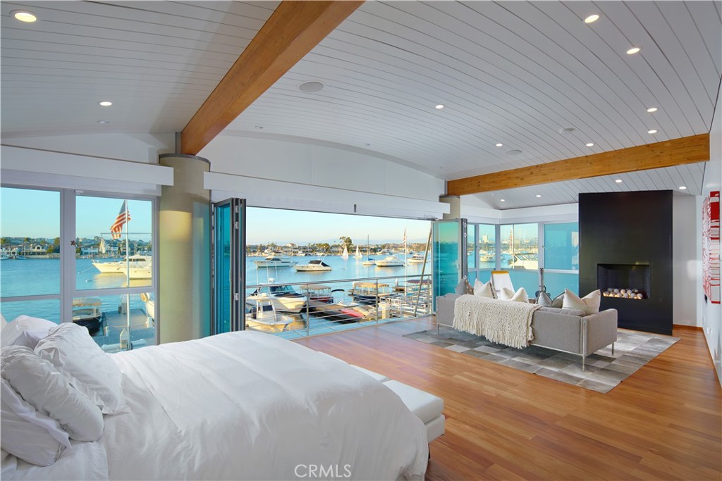 1042 West Bay Avenue Newport Beach, CA 92661 - Photo 18 of 37 a bed room with a large bed and a large window