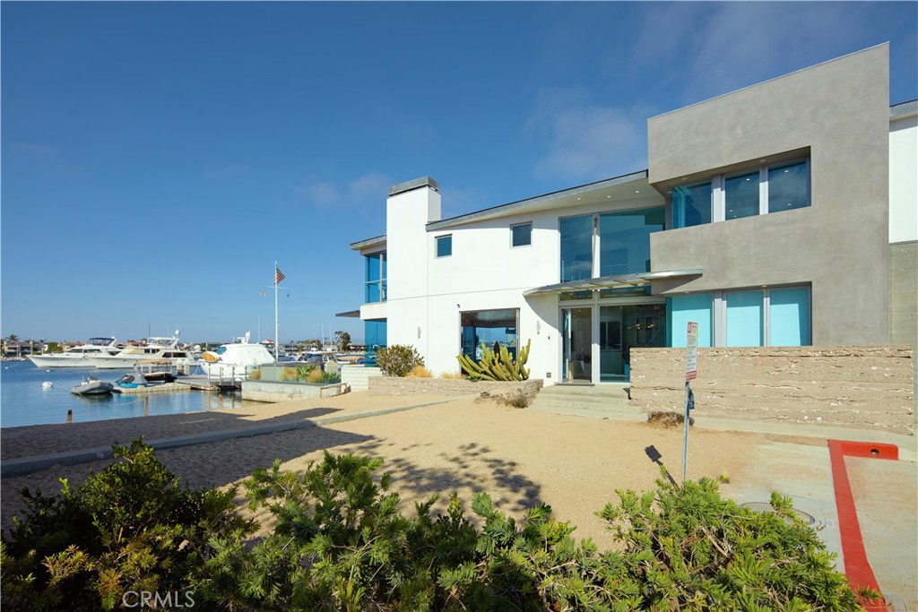 1042 West Bay Avenue Newport Beach, CA 92661 - Photo 4 of 37 a view of a house with yard and sitting area
