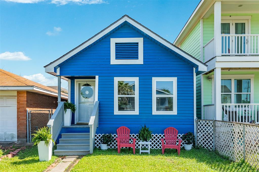 Welcome to 1121 Ave. M! This fully renovated beach cottage is only two blocks from the beach!