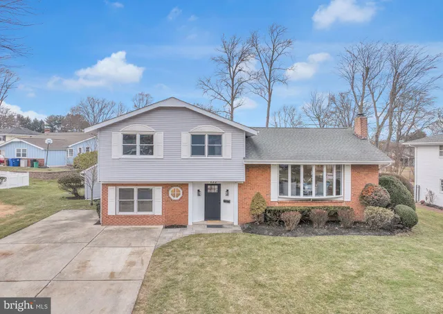 $555,000 | 122 Leeds Road, Mount Laurel, NJ 08054