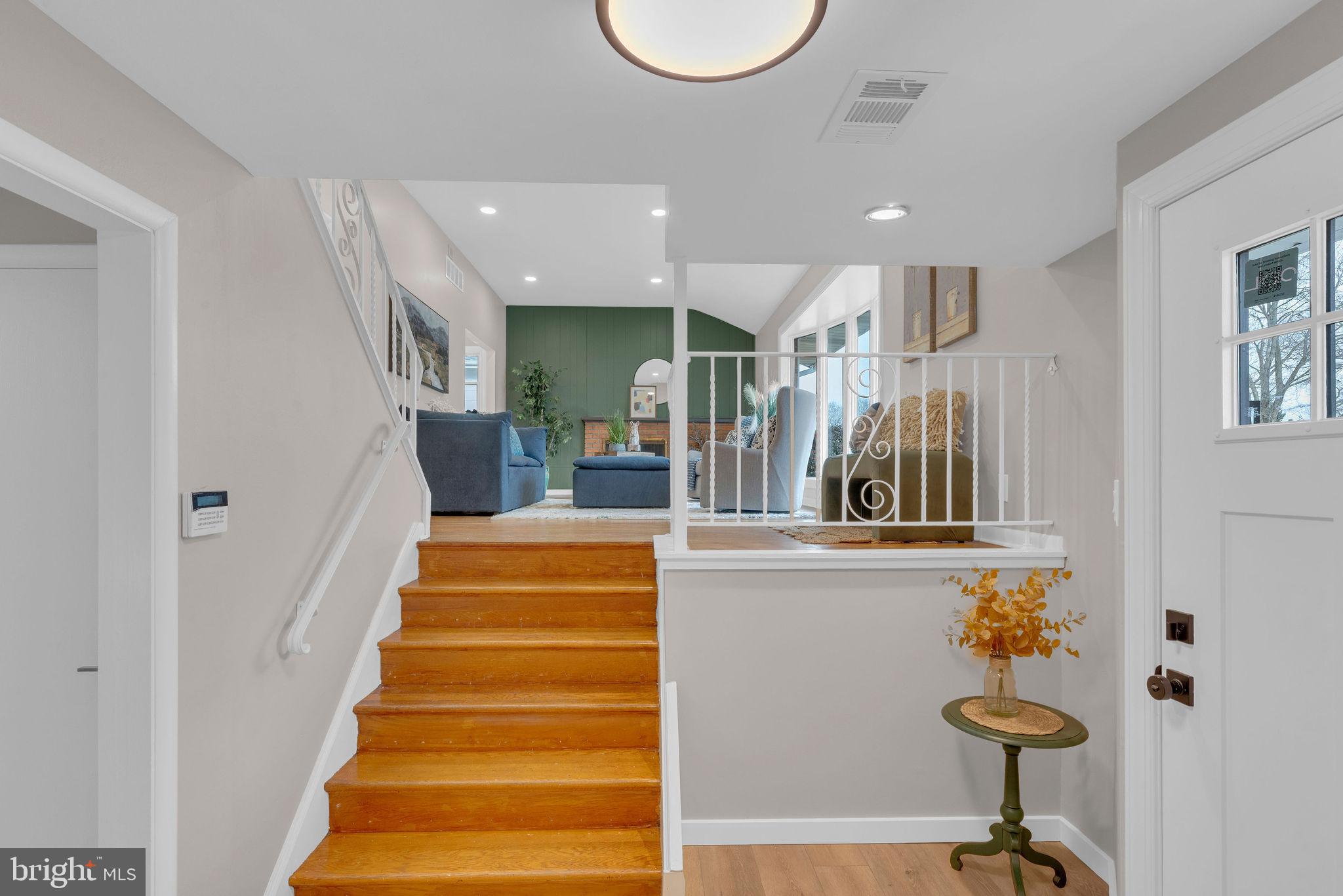 122 Leeds Road Mount Laurel, NJ 08054 - Photo 2 of 36 a view of entryway and hall